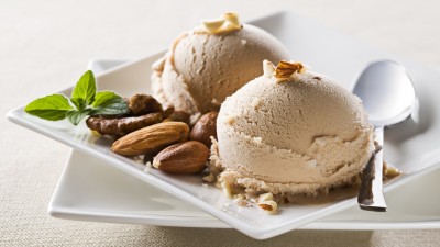 بستنی-بادام-میوه